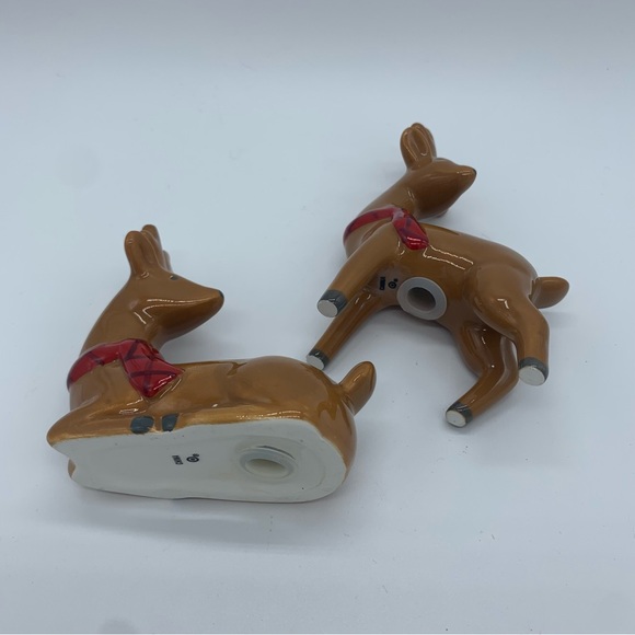 Christmas Reindeer Salt and Pepper Shakers - Picture 5 of 6